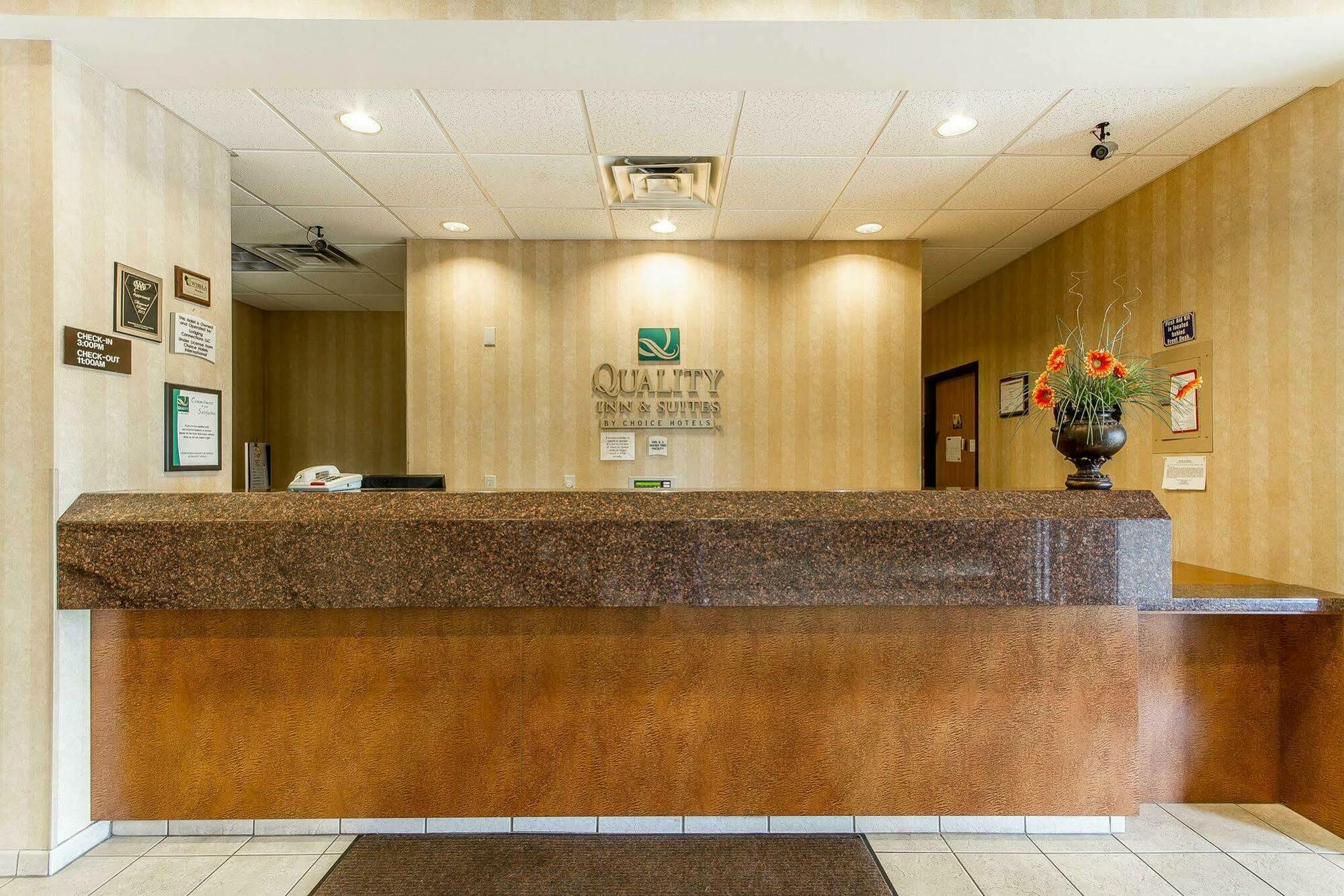 Quality Inn & Suites Lodi I-90 Exterior photo